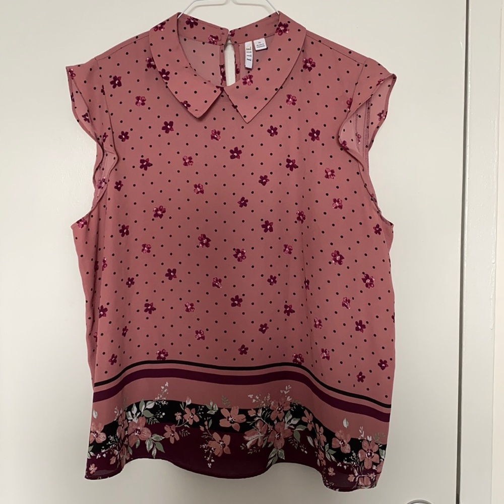 Floral Collared Dress Blouse!